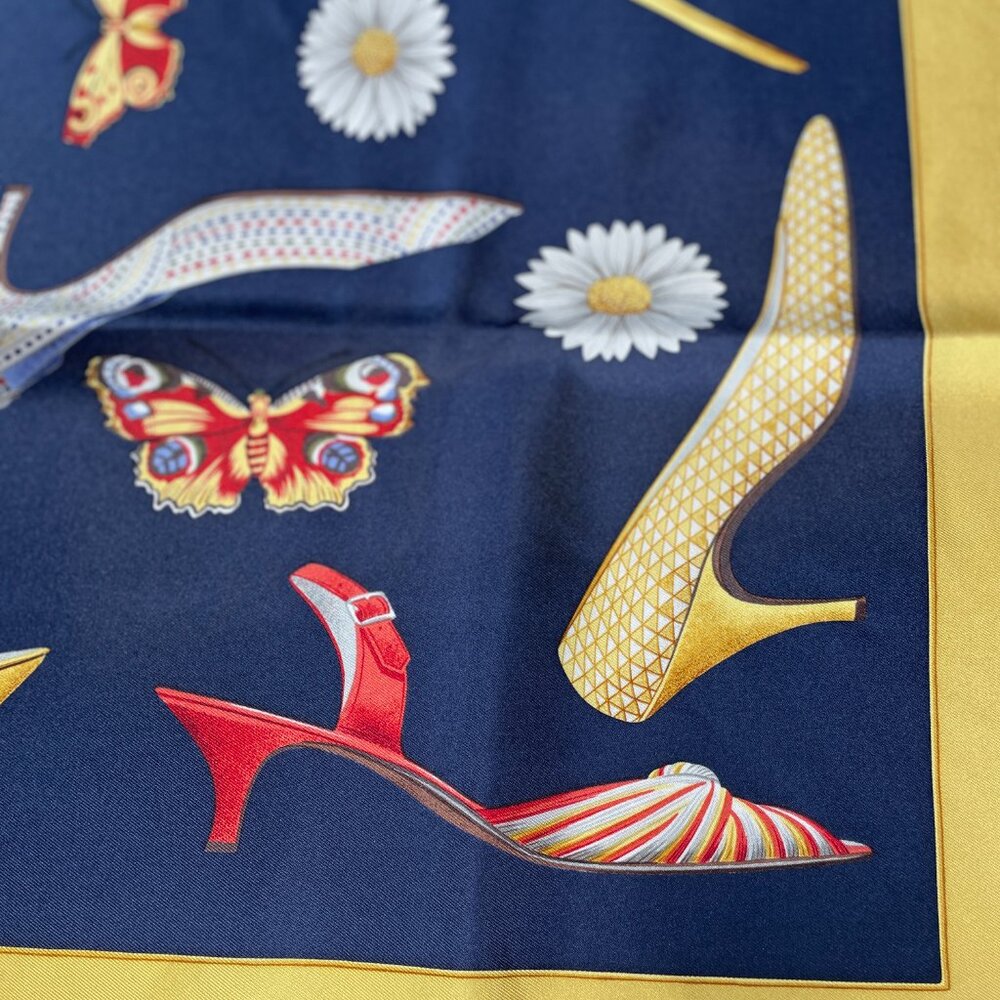 Salvatore Ferragamo Silk "Calzature" Scarf Shoe Motif - Picture 4 of 15